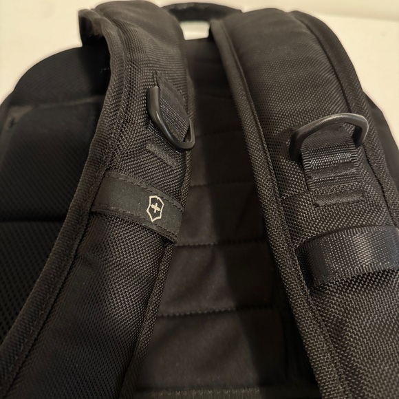 Victorinox Swiss Army Black Architecture 3.0 Zipper Laptop Backpack 31322301 - Picture 15 of 16